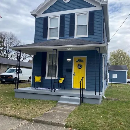 Charming Blue Haven 2Bed,1 Bath Home Sleeps 8
